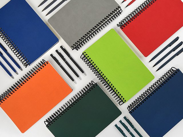 Ежедневник недатированный на спирали А5 "Agenda", красный (Р)