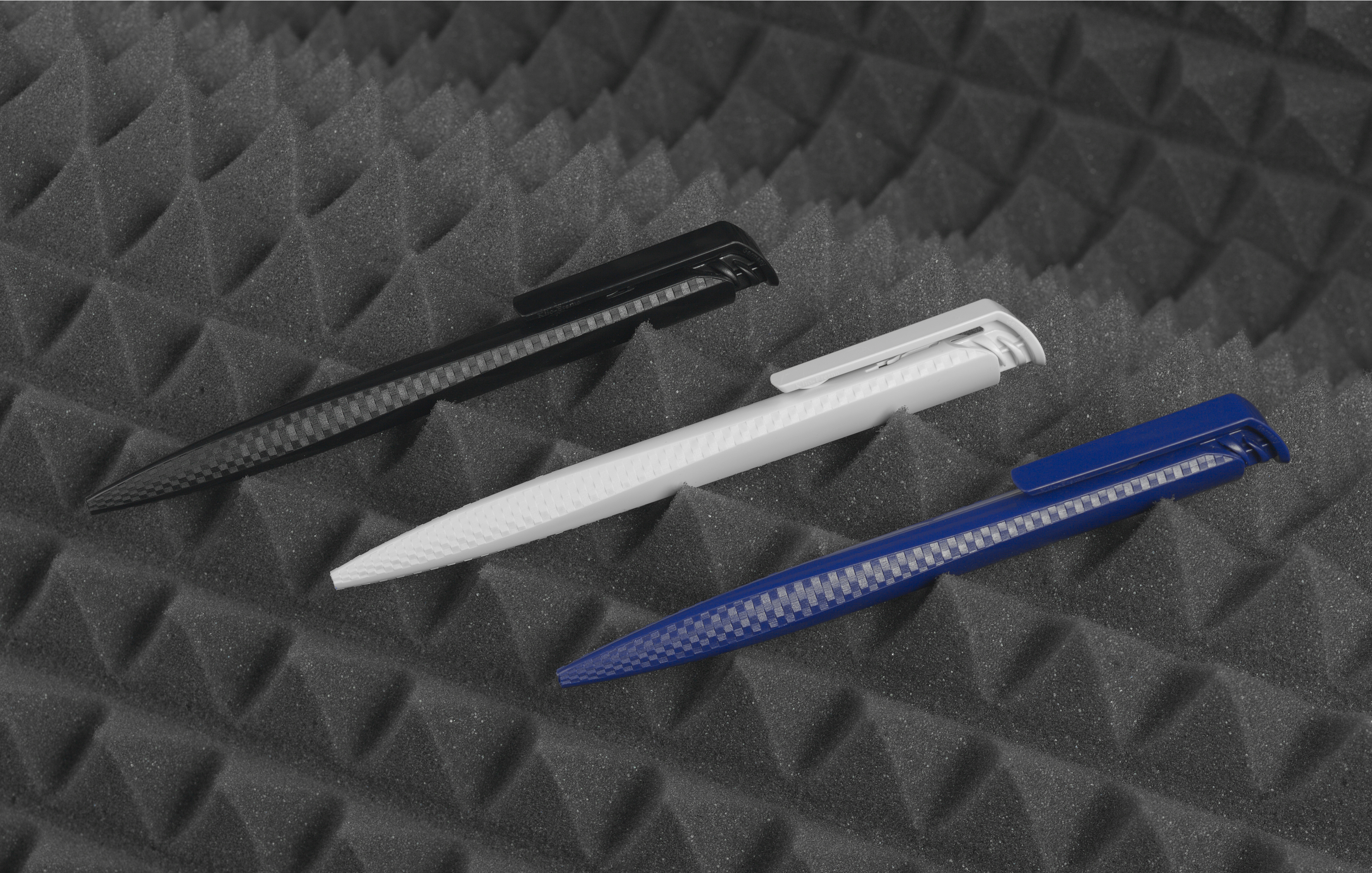 Ручка шариковая TRIAS CARBON, белый, темно-синий