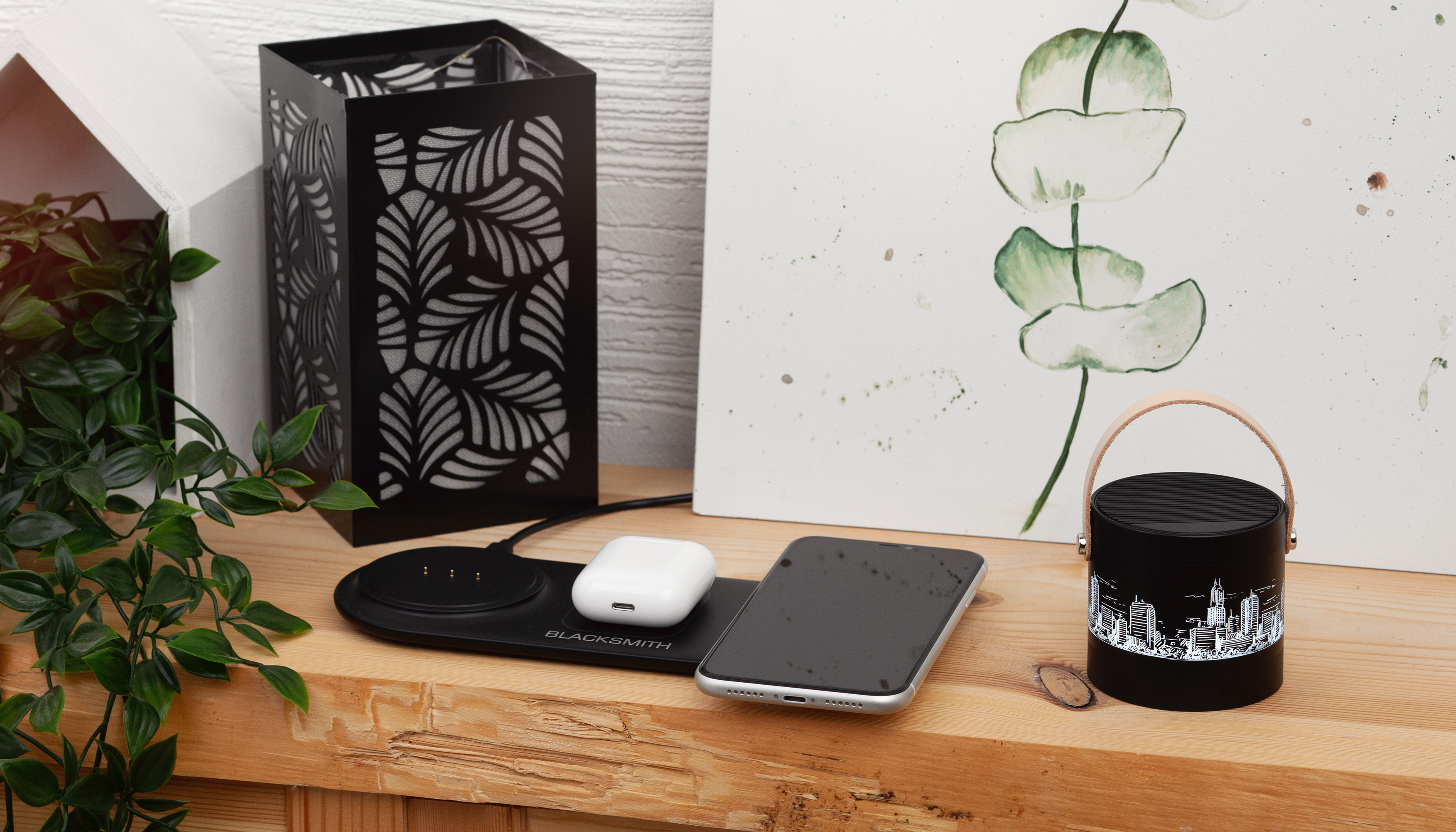 Настольная беспроводная (15W) зарядная станция "Blacksmith" с bluetooth колонкой с подсветкой логотипа, черный