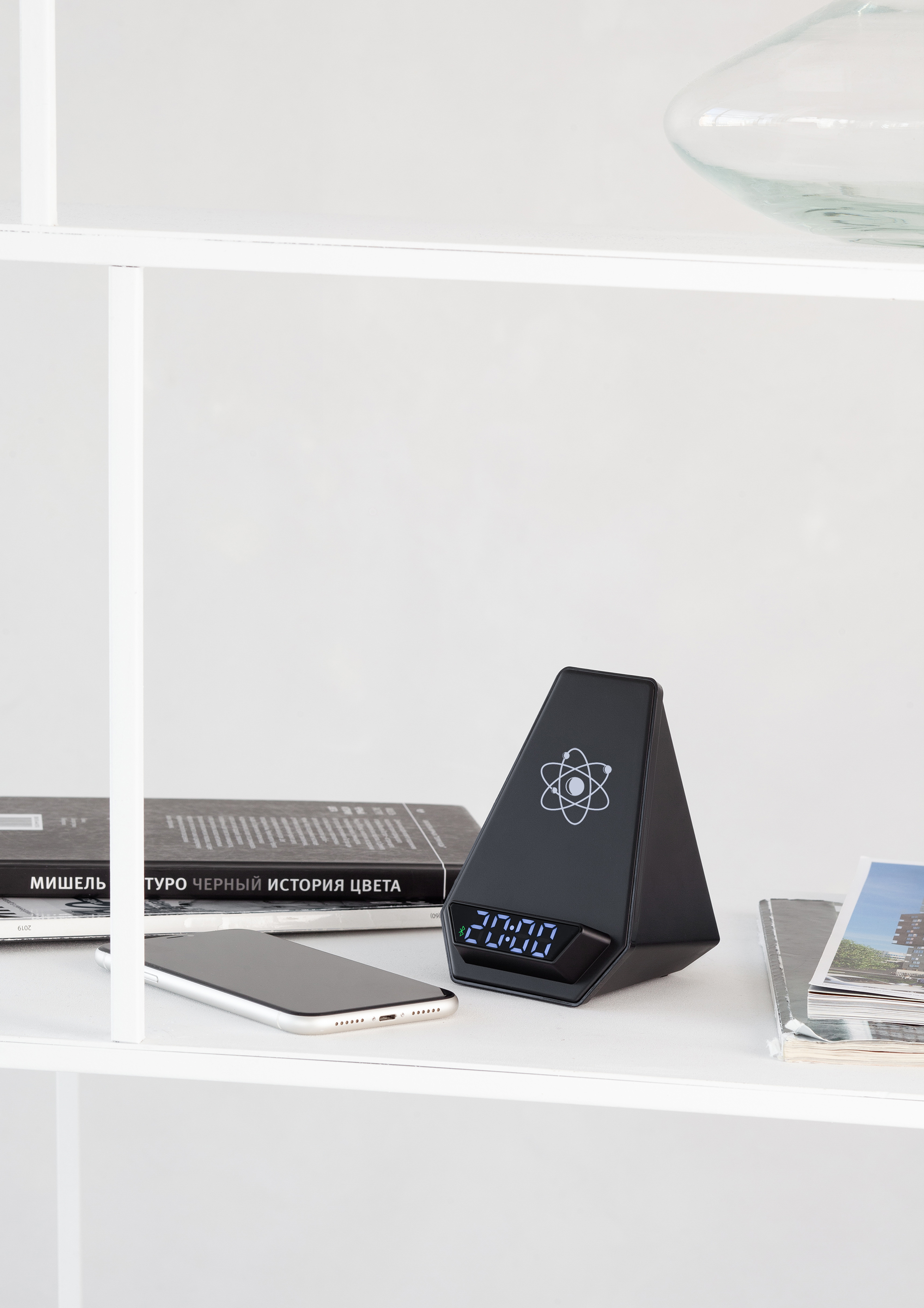 Настольная Bluetooth колонка (3Вт) "Smart Pyramid" с часами и беспроводным (15W) зарядным устройством, с подсветкой логотипа, черный